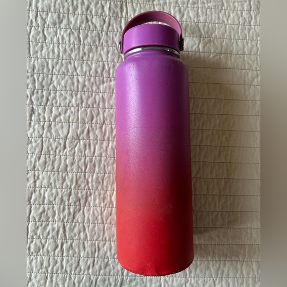 Hydro Flask 40 oz Raspberry Insulated Stainless Steel Water Bottle BPA Free - Picture 2 of 7